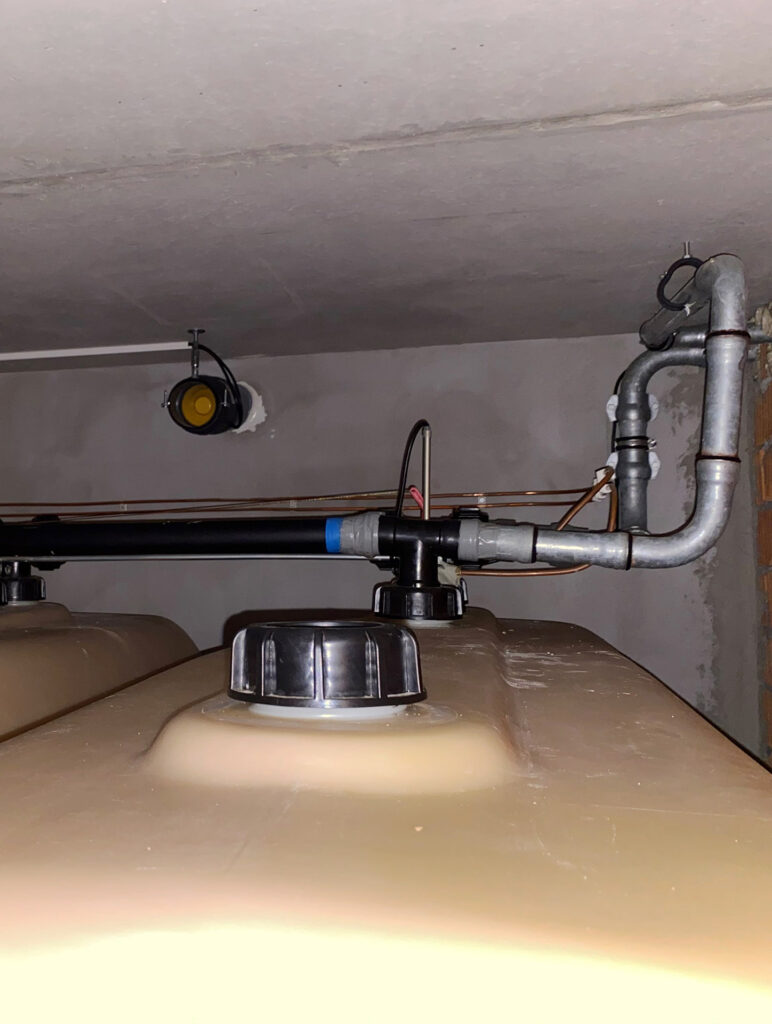 Ein Grund dafür war auch, dass wegen des minderwertigen PE-Materials die Geruchsbelästigung oft schon nach wenigen Jahren erheblich war.