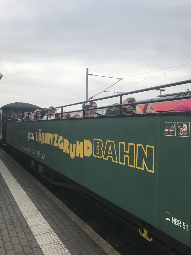 … mit 600 PS – schnauf, schnauf direkt nach Moritzburg – herrlich dieses Geräusch und dieser Duft