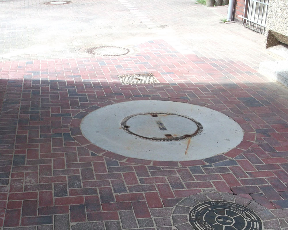 A paved 40 t shaft cover on the fat separator.