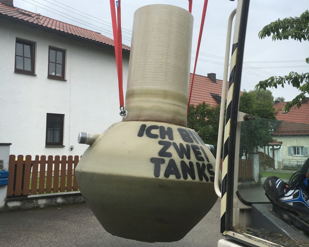 A great advantage of the GRP fat separator: The great stability despite the low weight.