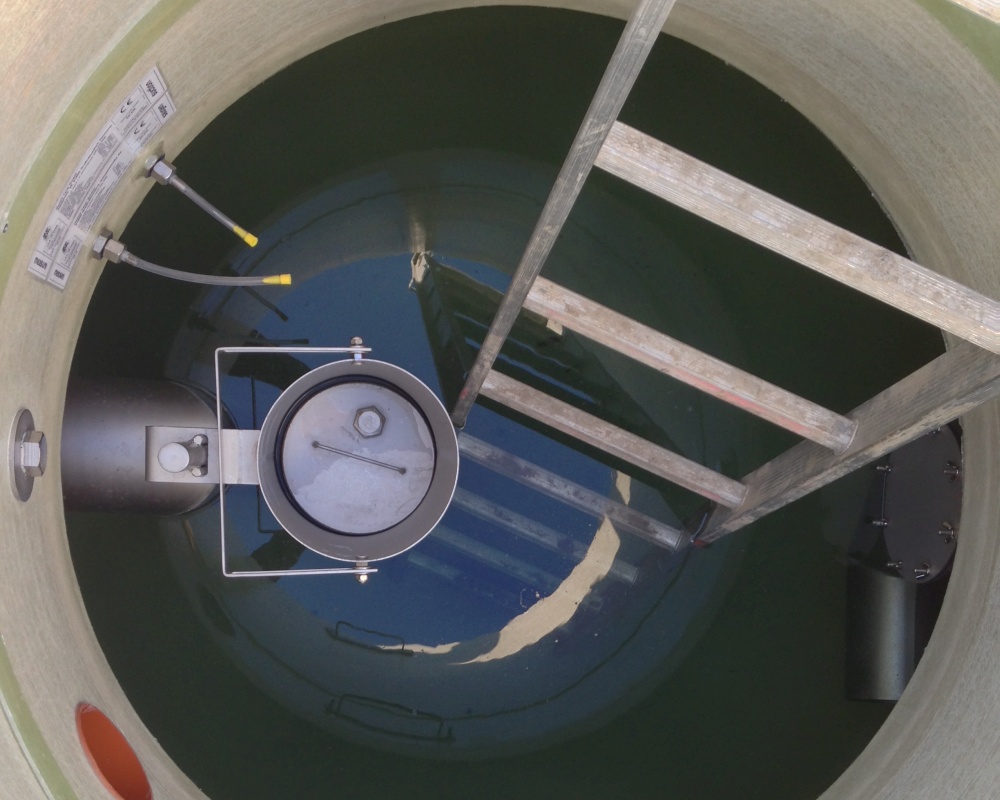 Through the manhole a problem-free entry is possible.